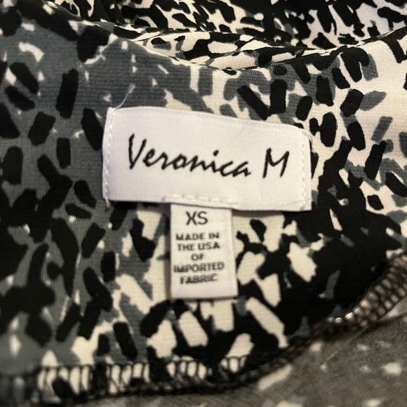Veronica M Black and White Patterned Jumpsuit. XS - Picture 3 of 3